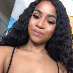 Meet your Posher, April